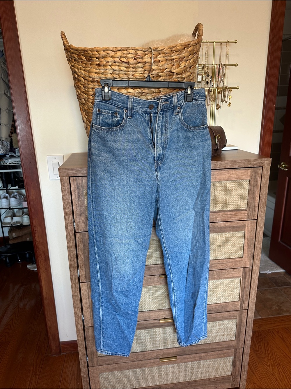 Levi's | High Loose Taper Jeans in Medium Blue Wash